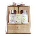Idc Institute Organica Coconut Oil sprchový gel 120 ml + tělové mléko 120 ml + mýdlo 90 g v dřevěné krabičce dárková sada